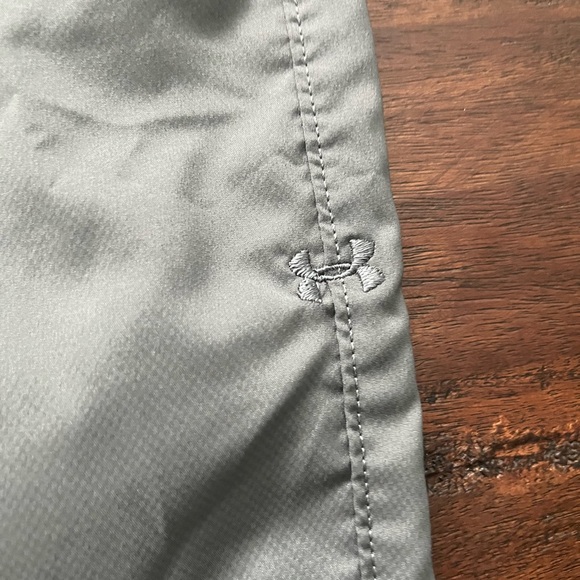 EUC Under Armour short Heat Gear Size 42 - Picture 2 of 12